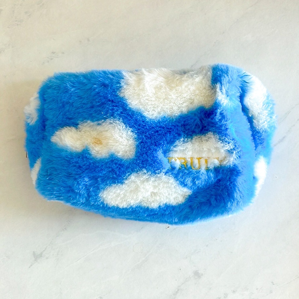 Truly Beauty: Blue Fluffy Cloud Cosmetic Toiletry Bag Pouch